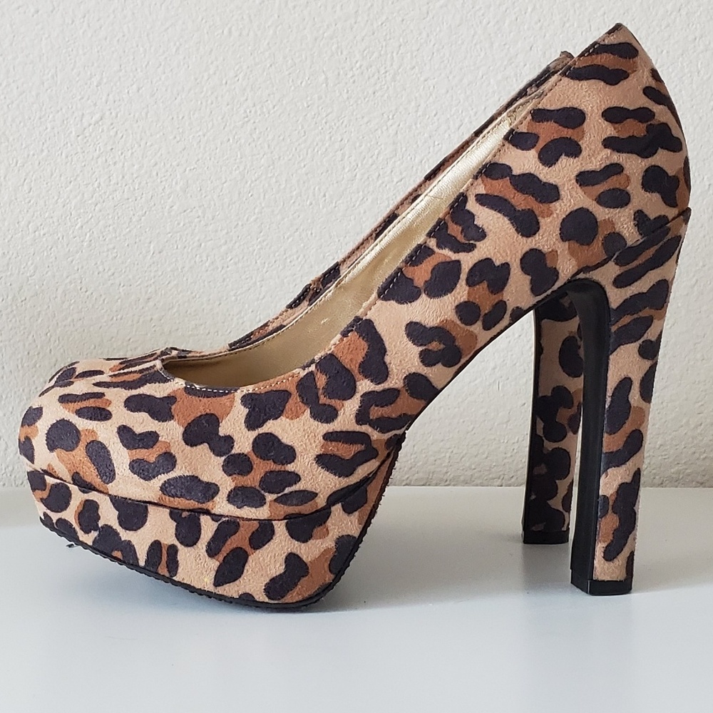 Nwot Mossimo leopard print heels 8.5